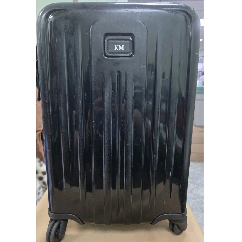 Tumi V3 International Carry-On Spinner Suitcase Black Hardside Luggage 22 inch